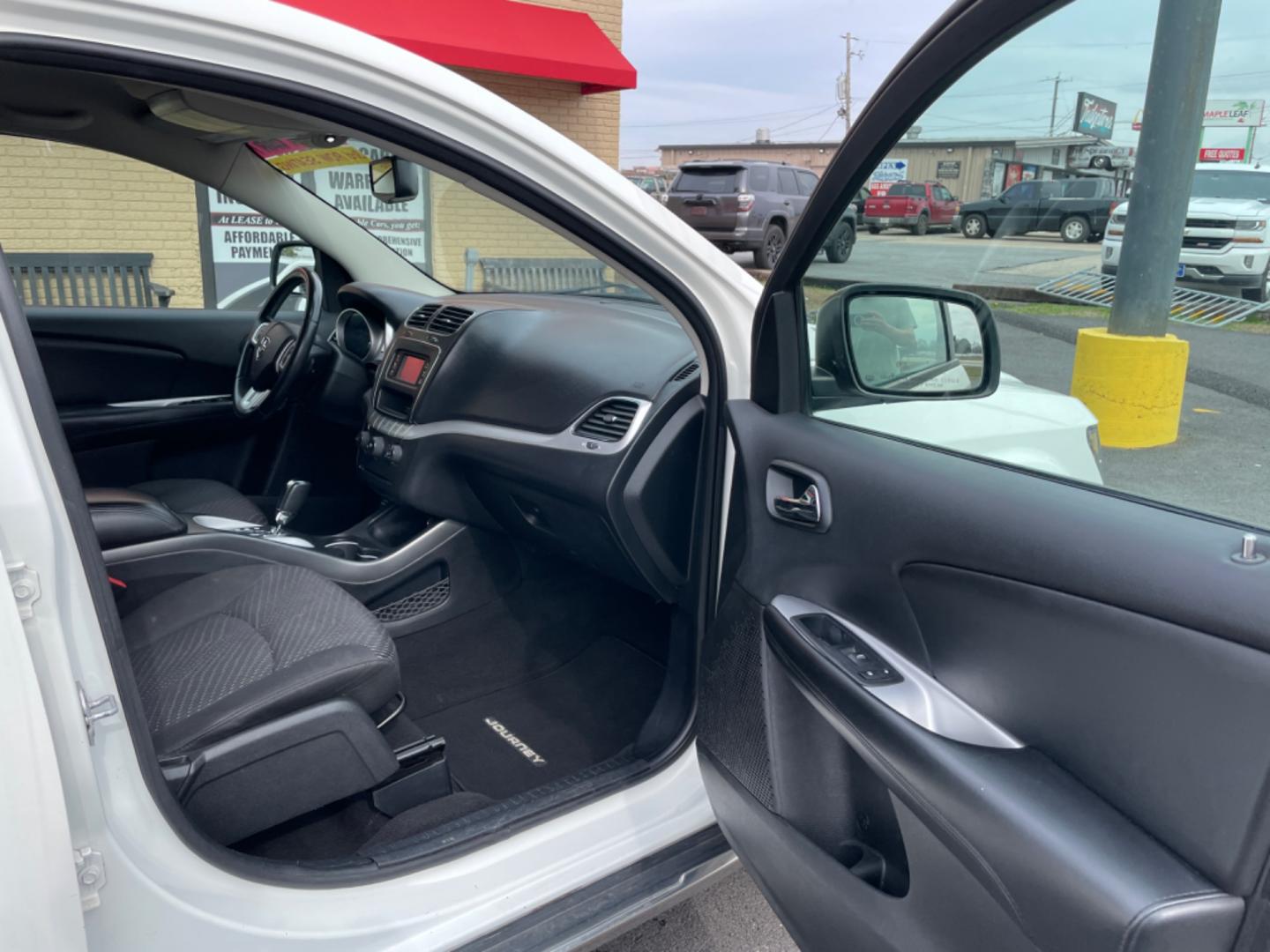 2016 White Dodge Journey (3C4PDCGB8GT) with an 4-Cyl, 2.4 Liter engine, Auto, 6-Spd AutoStick transmission, located at 8008 Warden Rd, Sherwood, AR, 72120, (501) 801-6100, 34.830078, -92.186684 - Photo#8